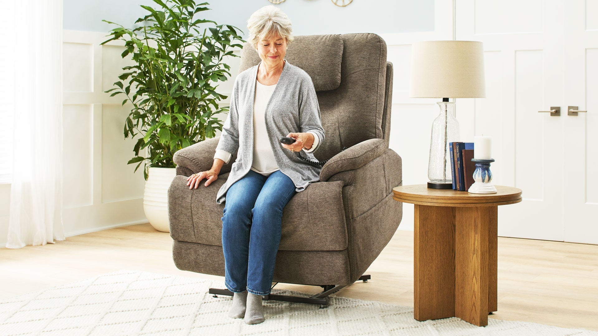 Cozyfocus MacZcliner Umber Grey P5 Lift Chair | Heat & Massage